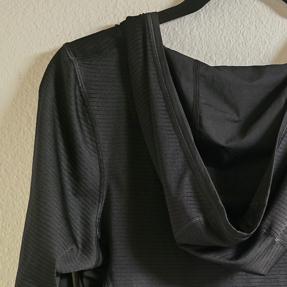 North Face Athletic Black Top 3/4 Sleeve - Picture 2 of 6